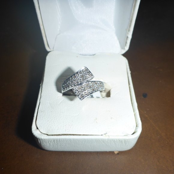 Woman's 10 kt White Gold 1/2 ct Diamond Pave Wrap Ring - Picture 2 of 4